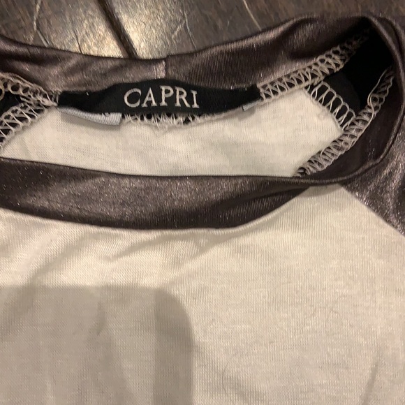 Shiny sleeveless top - Picture 3 of 3